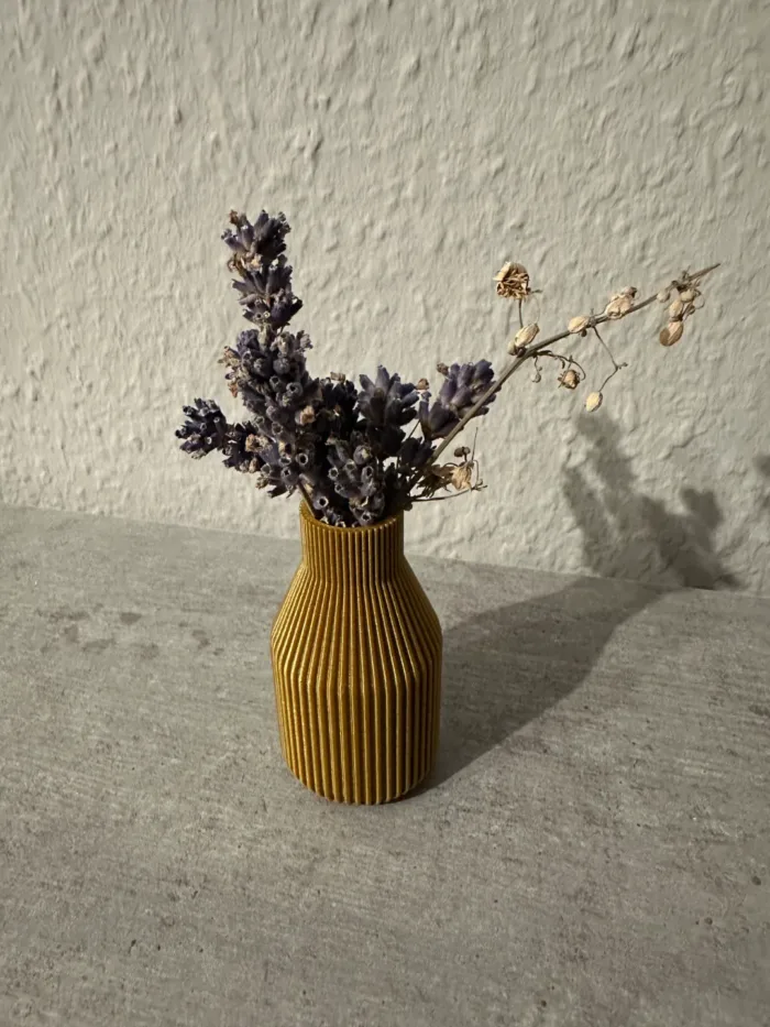 Minimal Vase - Image 2
